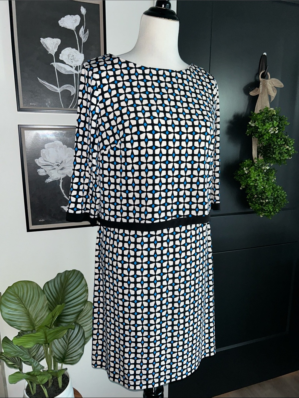 Black blue & tan Geometric Print 3/4 sleeve stretchy knee length dress